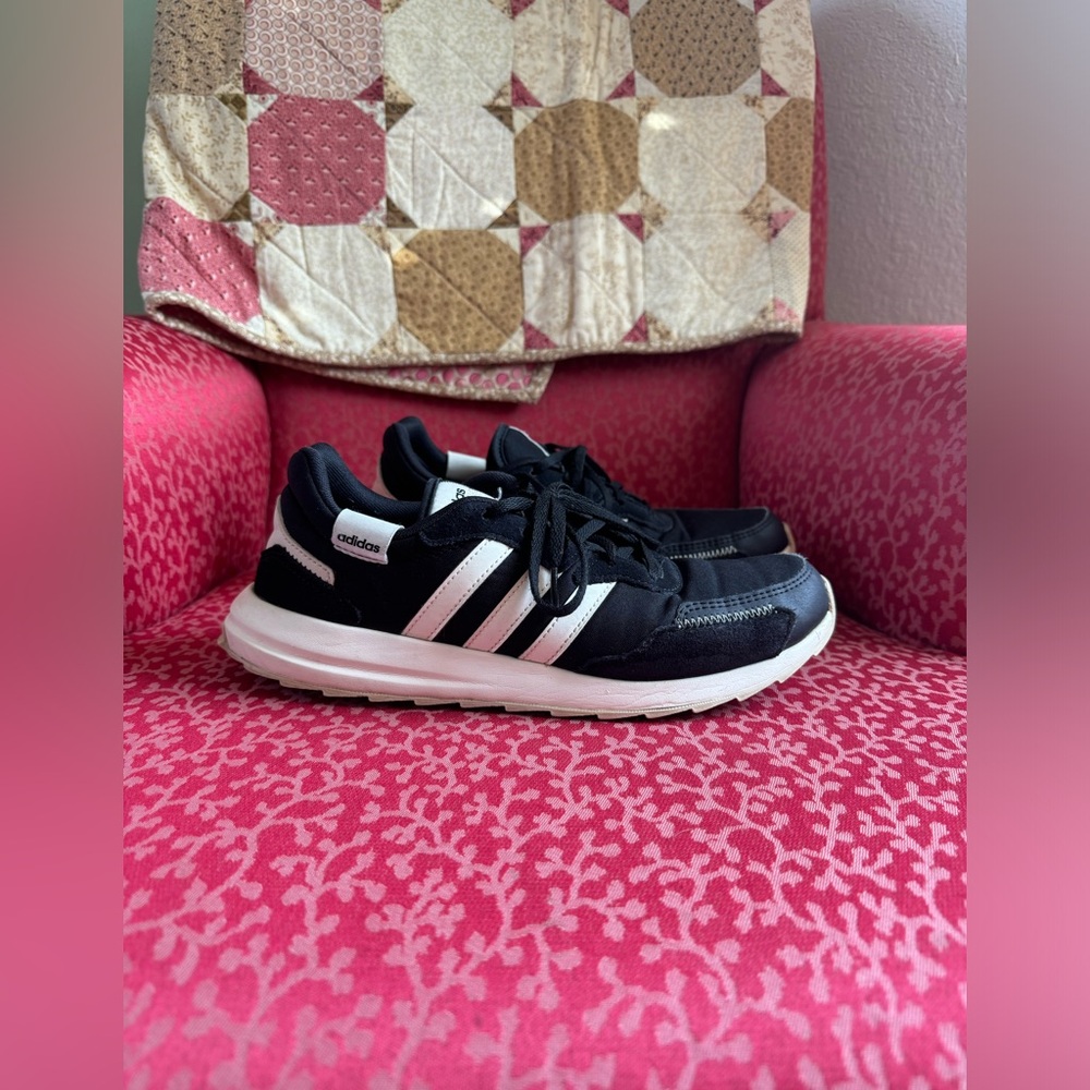Adidas Original Classic Sneakers, Black & White, Size 8.5 - Picture 2 of 9